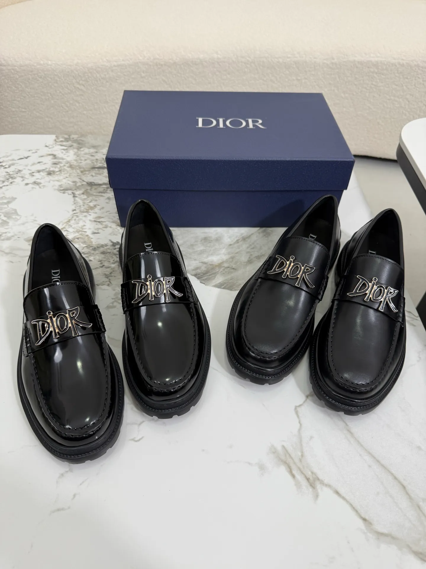 [ DIOR ] Top P: 820💰 ▪️Size: 39-44 (customized for 38.45) Top male leather shoes DIOR Dior combines high-quality materials and exquisite details. The imported cowhide leather upper is embellished with Gancio buckles, showing a luxurious style. Imported cattle. TP sole is light and flexible in texture